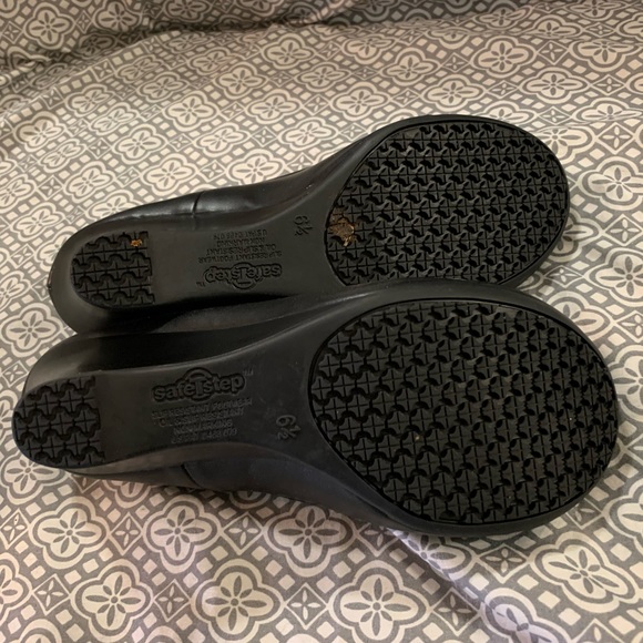 Predictions Comfort Sole Low Heel Wedge Pump Heel - Picture 5 of 6